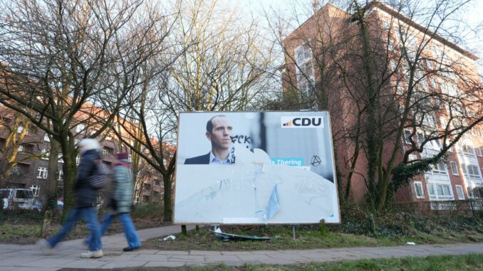 Viele Wahlplakate der CDU wurden zerstört oder beschmiert.