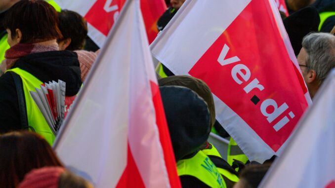 Die Gewerkschaft Verdi fordert für die Angelstellen im öffentlichen Dienst von Schleswig-Holstein acht Prozent mehr Lohn. (Symbolbild)