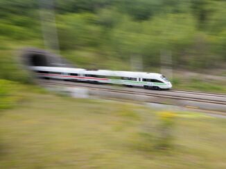 Bei zahlreichen Zügen kam es wegen der Streckensperrung zu Verspätungen. (Symbolbild)