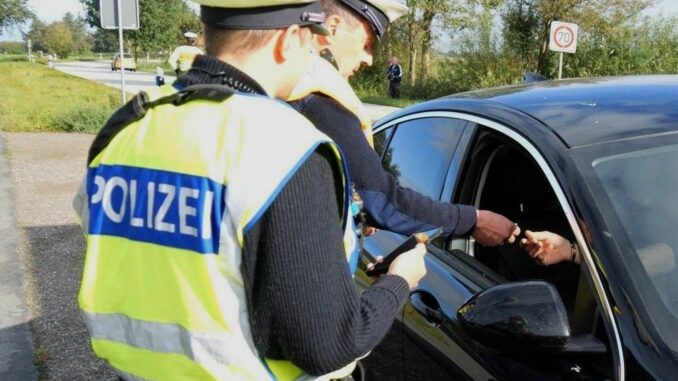 Einen mehrfach verurteilten Straftäter nahmen Bundespolizisten bei Ladelund fest. (Symbolfoto)