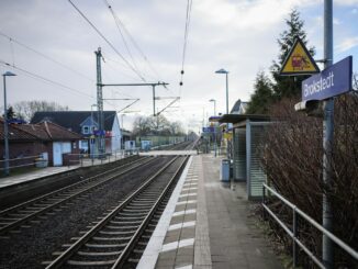 Im Januar 2023 hatte ein Messerangreifer in einem Zug in Brokstedt zwei Fahrgäste getötet und vier weitere schwer verletzt. (Illustration)