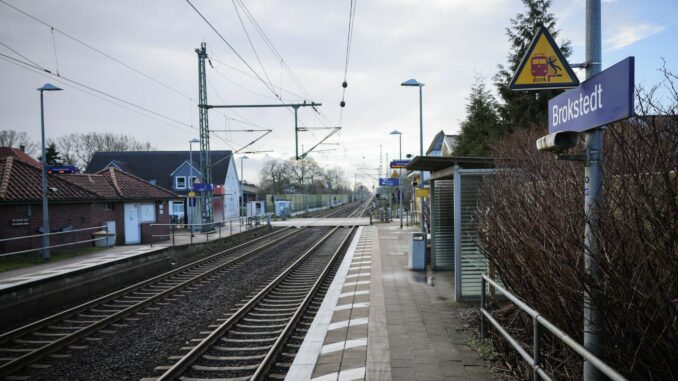 Im Januar 2023 hatte ein Messerangreifer in einem Zug in Brokstedt zwei Fahrgäste getötet und vier weitere schwer verletzt. (Illustration)