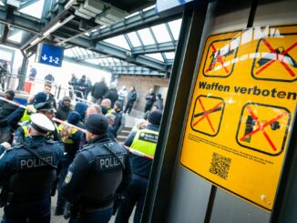 Bundespolizei und Polizei stellten bei einer Schwerpunktkontrolle Verstöße gegen das Waffenverbot am Hauptbahnhof fest. (Archivbild)