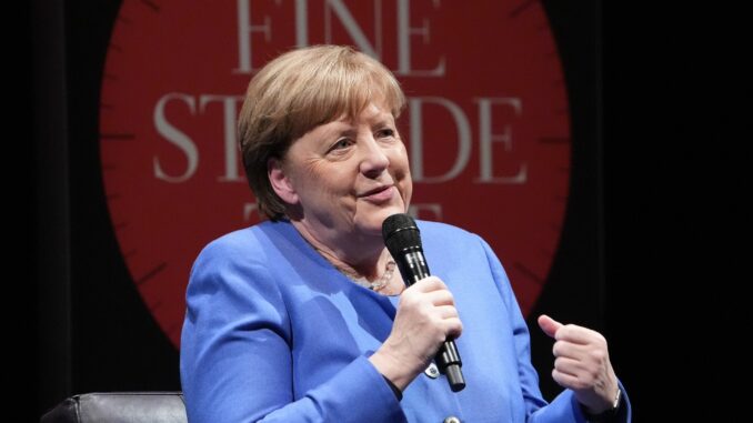 Altkanzlerin Angela Merkel (CDU) hat im Streit um den mit der AfD beschlossenen Entschließungsantrag der Union zur Migrationspolitik zur Mäßigung aufgerufen. 