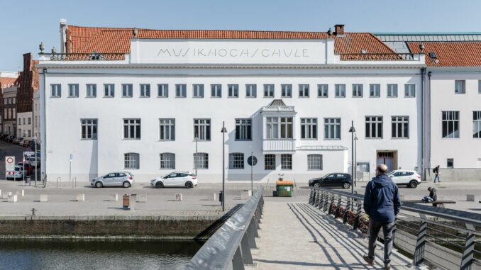 Die Musikhochschule in Lübeck erweitert vom Wintersemester 2025/2026 an ihr Angebot um den Studiengang «Lehramt an Grundschulen». (Symbolbild)