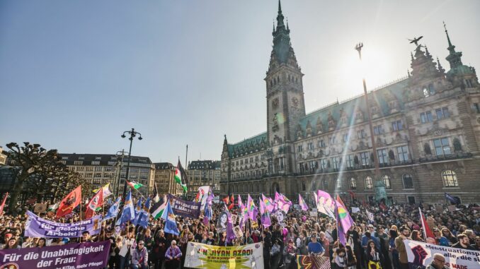 Anlässlich des Weltfrauentages gibt es mehrere Demonstrationen in Hamburg.