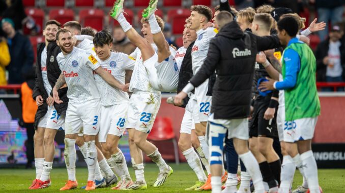 Holstein Kiel feiert den ersten Auswärtssieg seiner Bundesliga-Geschichte. 