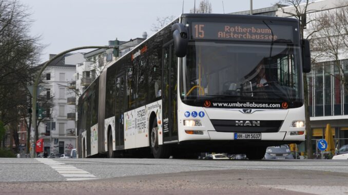 Die Busfahrer des VHH bekommen rückwirkend mehr Geld. (Archivbild)