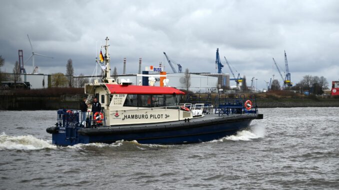 Das Lotsenversetzschiff «Hamburg Pilot 3» wurde offiziell im Hamburger Hafen vorgestellt.