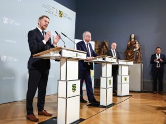 Die Ministerpräsidenten Michael Kretschmer (Sachsen) und Stephan Weil (Niedersachsen) informieren über die Ergebnisse der Ministerpräsidentenkonferenz.