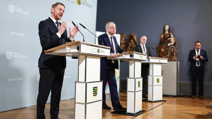 Die Ministerpräsidenten Michael Kretschmer (Sachsen) und Stephan Weil (Niedersachsen) informieren über die Ergebnisse der Ministerpräsidentenkonferenz.