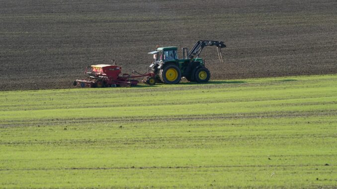 Das Land Schleswig-Holstein fördert Beratung von Landwirten mit Millionenbetrag. (Symbolbild)