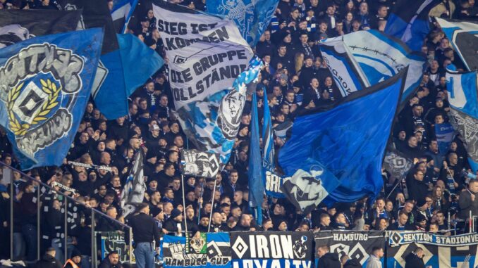 Das Volksparkstadion ist im Heimspiel des HSV gegen Fortuna Düsseldorf ausverkauft.