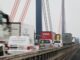 Nach Aufhebung der Vollsperrung müssen Autofahrer auf der A1 weiter mit Staus vor der Norderelbbrücke rechnen.