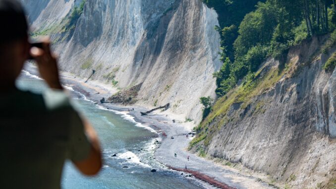 Die junge Frau konnte unverletzt gerettet werden. (Symbolbild)