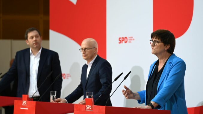 Hamburgs Bürgermeister Peter Tschentscher lässt die Frage nach dem künftigen Koalitionspartner seiner SPD vorerst offen. 