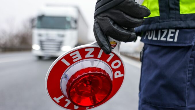 Bei der Kontrollwoche in Schleswig-Holstein stellten die Polizisten tausende Verstöße fest. (Symbolbild) 